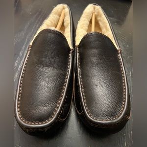 Authentic UGG Ascot Leather Slipper Men's Size 10 - Brown NWT